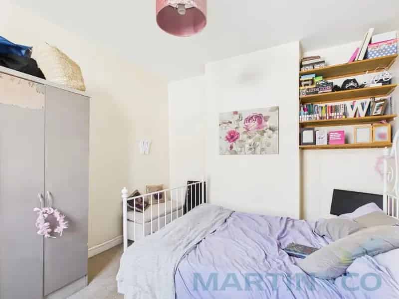 2 Bedroom Ground Floor Flat for Sale in Brighton