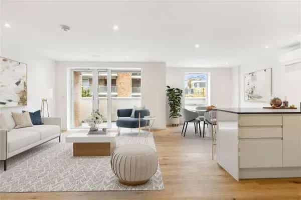 3 Bed Flat with Large Terrace Battersea Park Road SW11