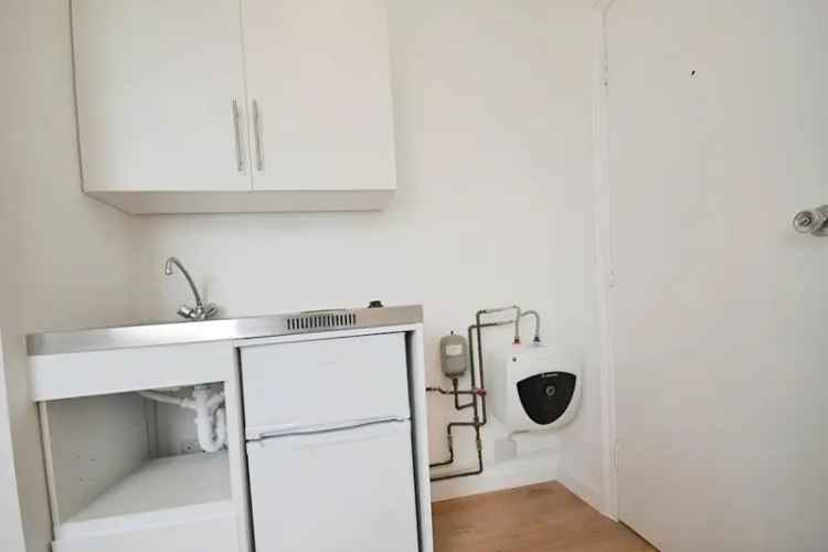 Studio Flat near Catford Stations Single Professionals Only