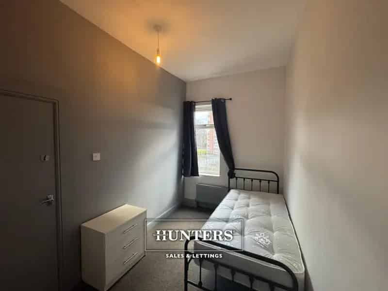 1 bedroom Flat To Let