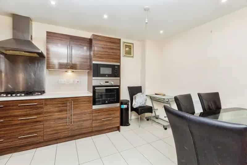3-Bed Mid-Terraced House with Garden and Parking
