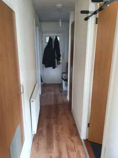 Spacious 1 Bed Flat with Free Parking Near Amenities