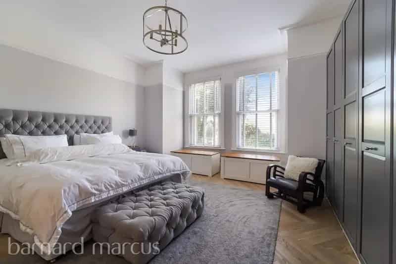 Two Double Bedroom Victorian Apartment with Private Garden