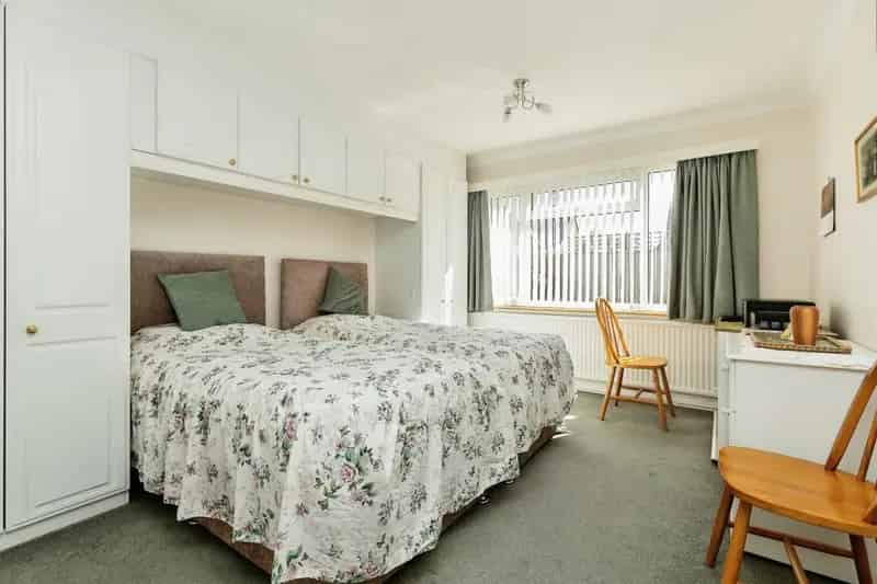 Two Bedroom Ground Floor Apartment with Garage and Parking