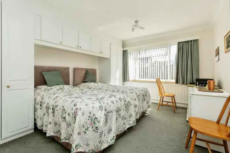 Two Bedroom Ground Floor Apartment with Garage and Parking