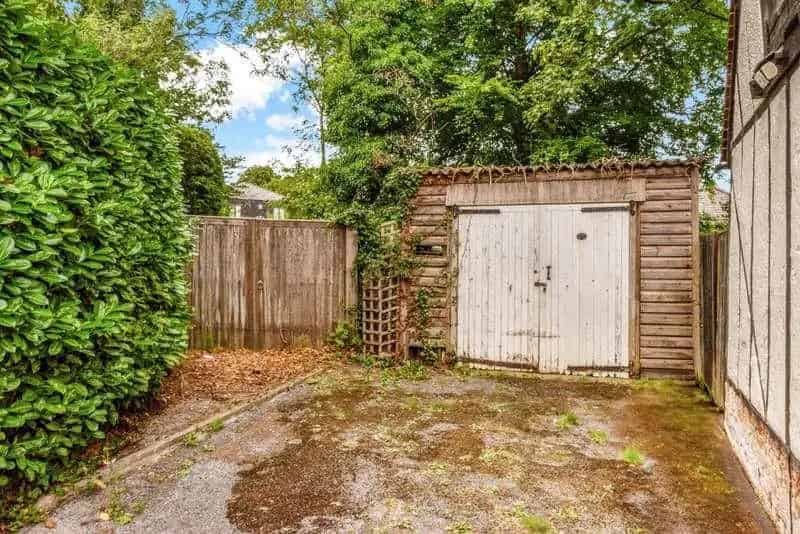 3 4 Bed Detached House For Sale Chipstead