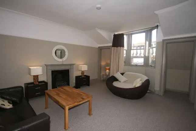 Flat to rent in Woodside Crescent, Park, Glasgow G3