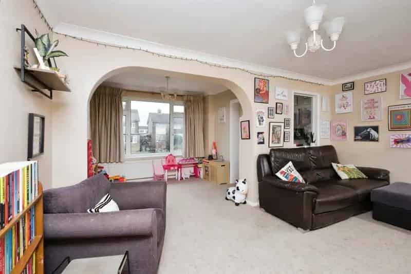 3 Bedroom House in Polegate Close to Amenities and Station