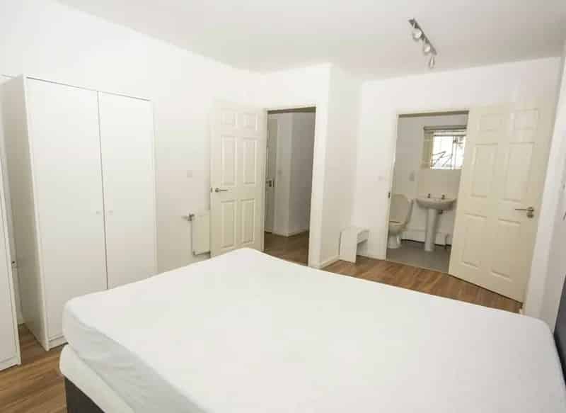 Two Bedroom Apartment near Colindale Station