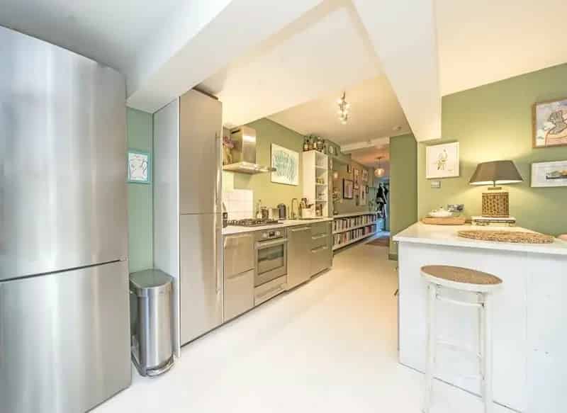 Victorian Conversion Flat Large Garden Share of Freehold