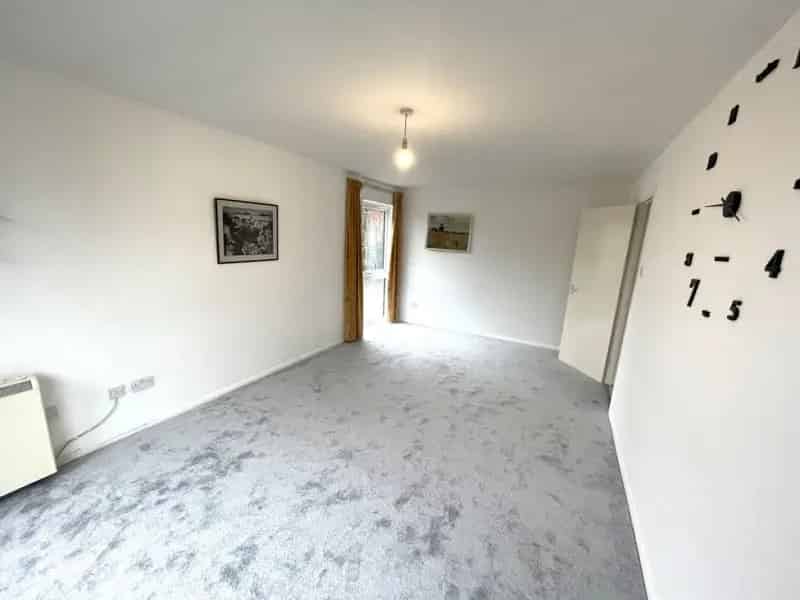 2 Bedroom Flat To Rent Available 2025