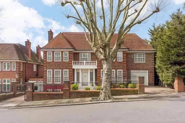 Hampstead Family Home with Pool and Large Garden