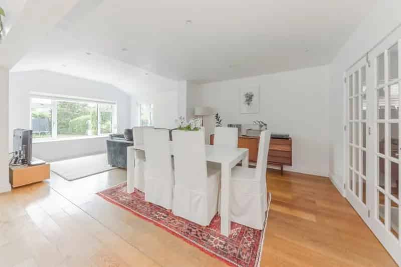 5 Bedroom Detached Family Home with Ample Parking and Southerly Garden