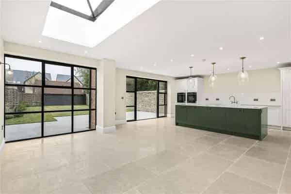 Luxurious 5-Bedroom Home in Historic Building with Modern Amenities