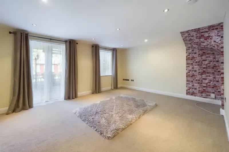 5 Bed Detached House for Sale West End