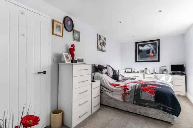 1 Bed Flat for Sale - Period Conversion Bank Building