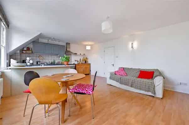 Well Presented 2 Bed Duplex Apartment Oxford Allocated Parking