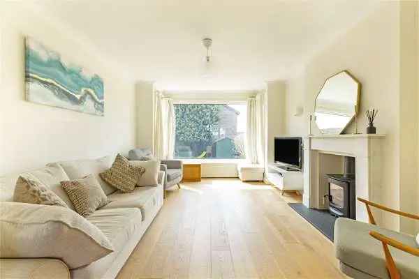 1930s Four-Bedroom Family Home Near Farnham