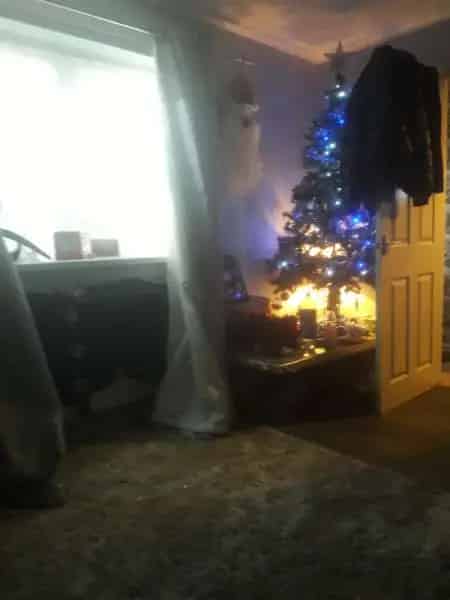 3 Bed House New Carpets Gardens Close To School