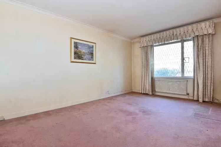 Flat For Sale in London, England