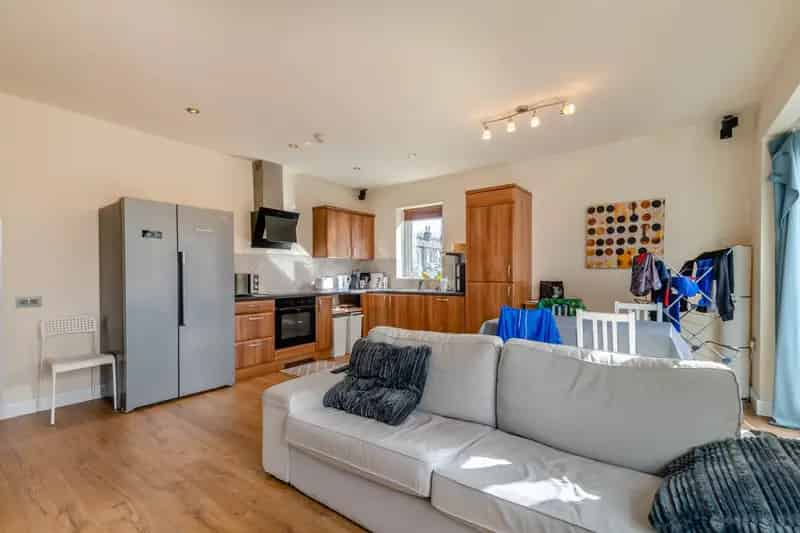 2 Bedroom Apartment House to Rent