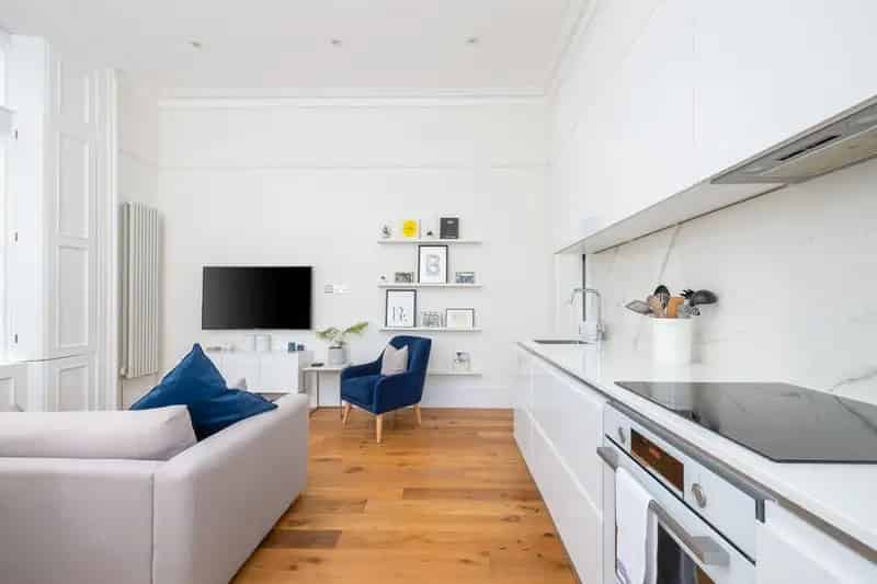 2 Bedroom Flat for Sale in Clifton Bristol
