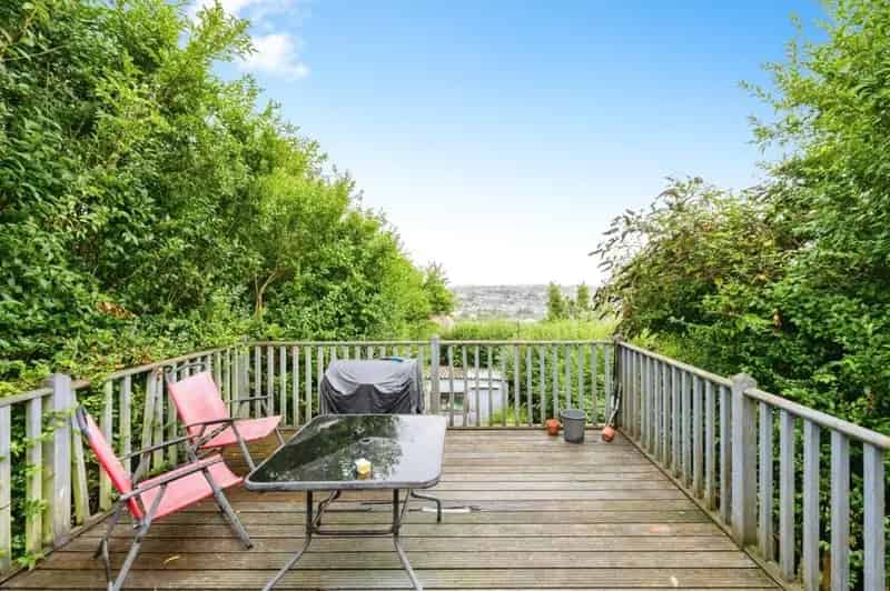 3 bedroom end of terrace house