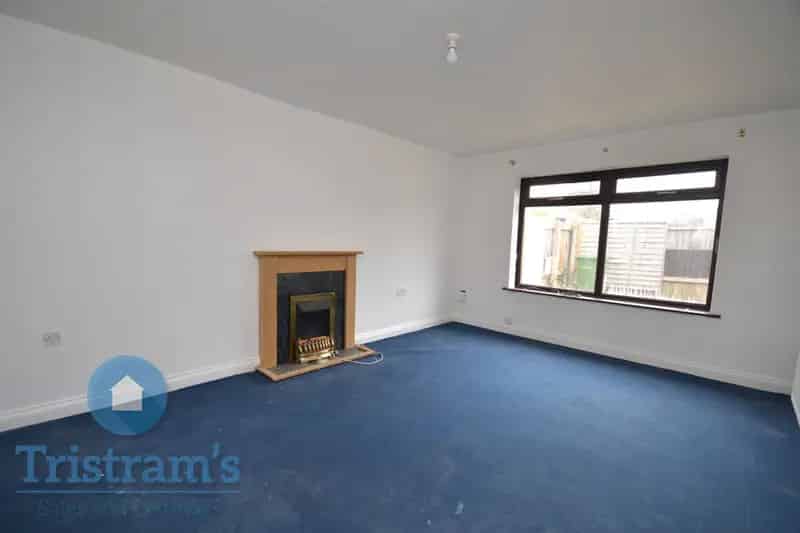 5 Bedroom Semi-Detached House to Rent