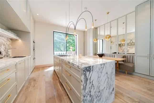 Maisonette for Sale in Holland Park, London