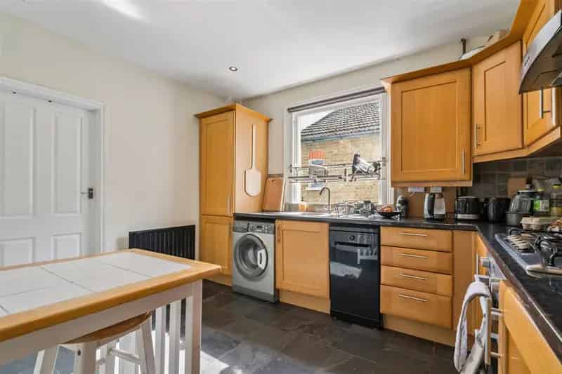 4 Bedroom Flat House to Rent
