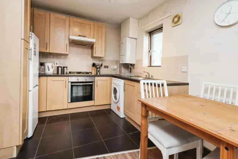 Top Floor Apartment Canal Views Two Double Bedrooms Allocated Parking