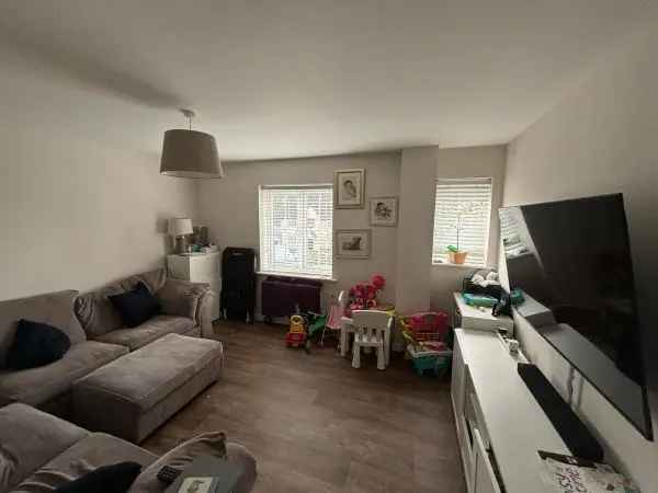 Flat For Rent in Mid Sussex, England