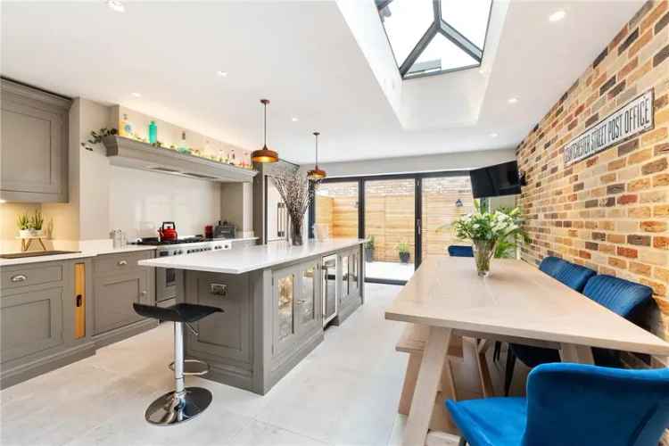 Stunning 3-Bedroom City Terrace House