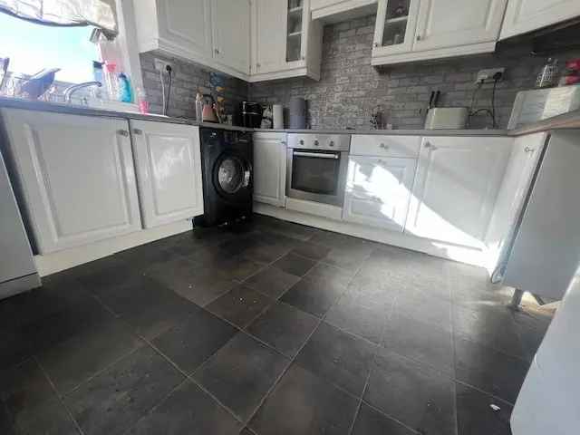 2 bedroom end-terraced house for sale