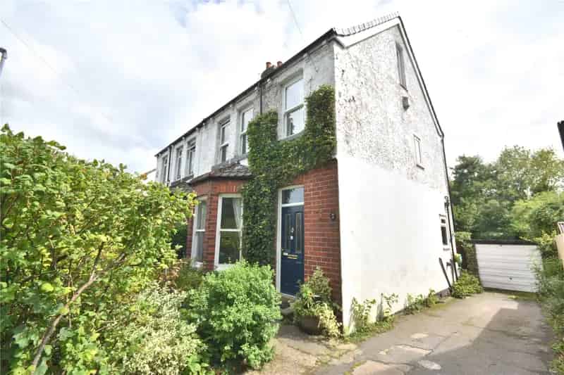 4 Bed Semi-Detached House with Large Garden and Garage
