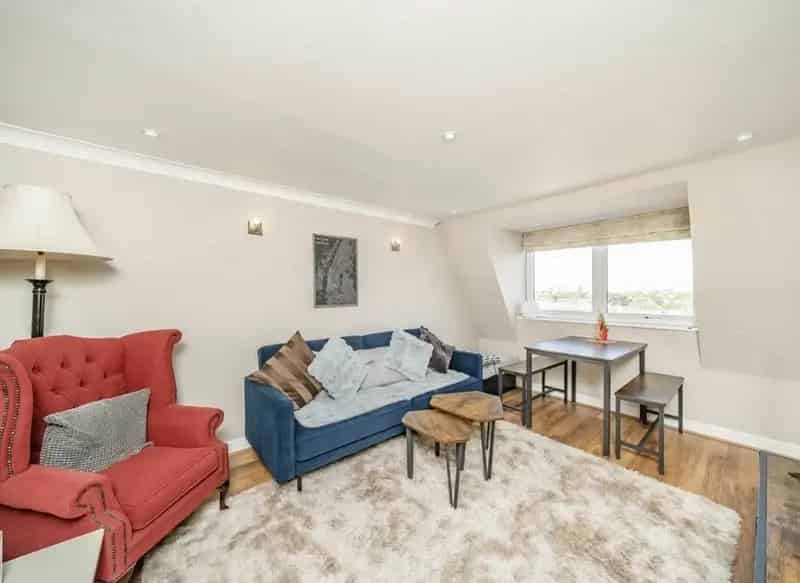 Two Double Bedroom Apartment Lavender Hill Chain Free Parking