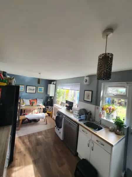 3 Bed Mid Terrace House Driveway Garden Newly Renovated Bathroom