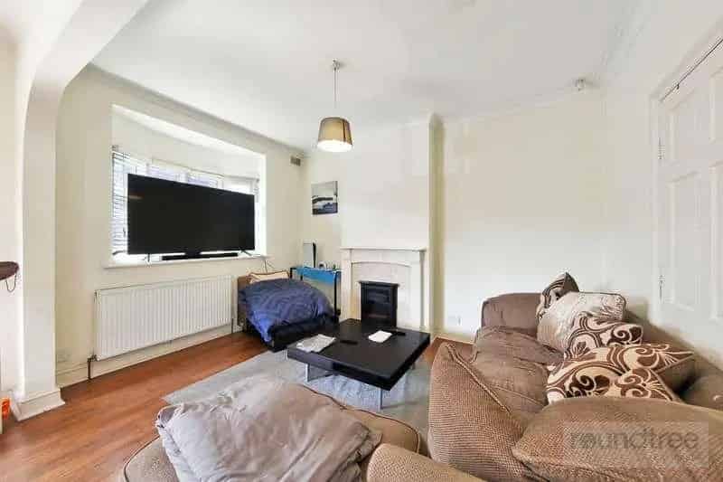 4 Bed 2 Bath Duplex Apartment Hendon Central