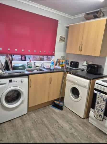 1 Bedroom Flat Near Local Shop