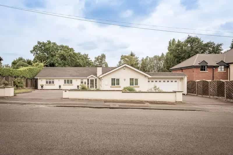 3 Bedroom Detached Bungalow For Sale