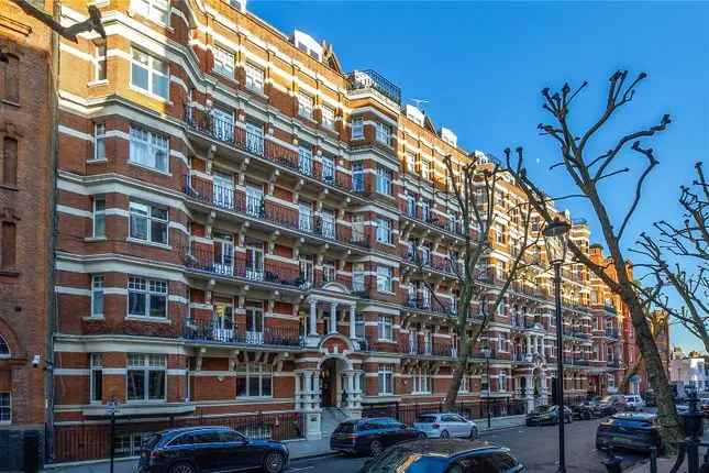 Flat for sale in Cadogan Court, Draycott Avenue, London SW3