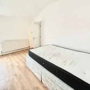 Furnished Double Room Manchester House Share Bills Included