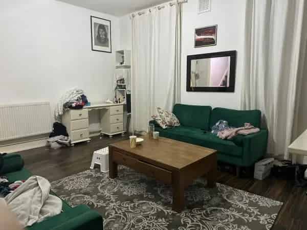 Spacious Family Home Near Transport Links