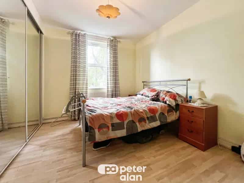 One Bedroom Flat Great Location Available April