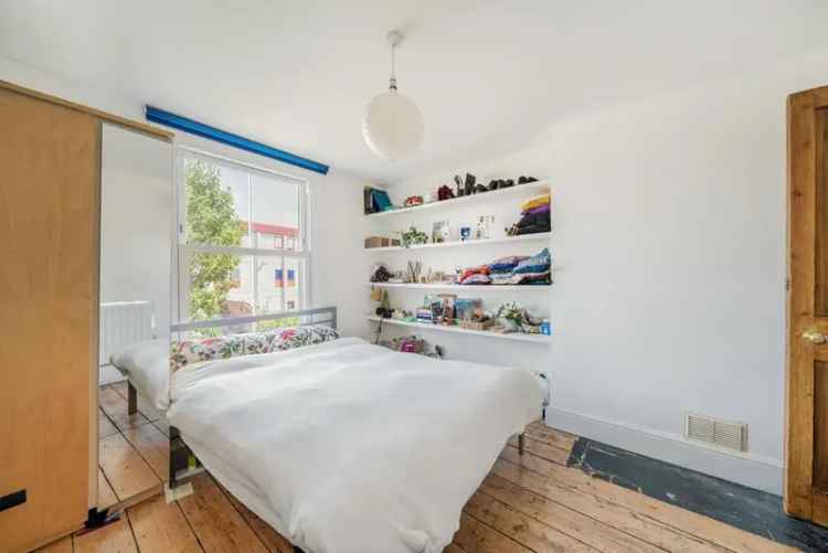 Victorian Conversion Flat Abundant Light and Space
