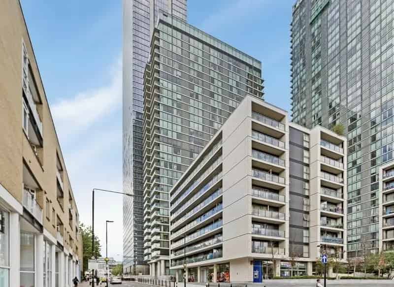 Two Bedroom Apartment Near Canary Wharf Landmark West Tower