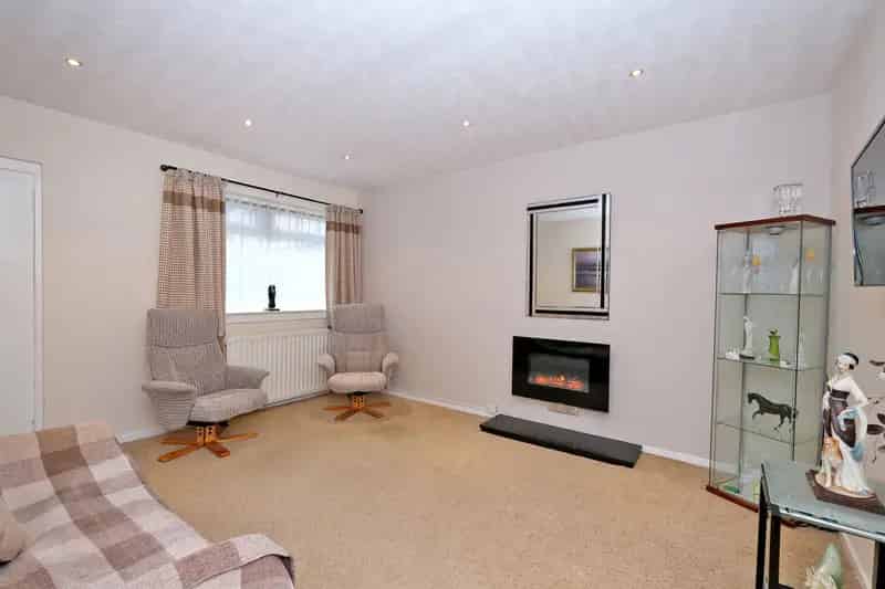 Spacious One Bedroom Bungalow Northfield Ready for Immediate Entry