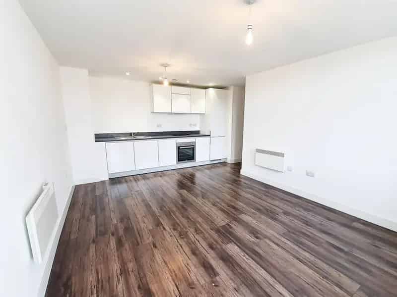 Two Bedroom Apartment Near City Centre and M5