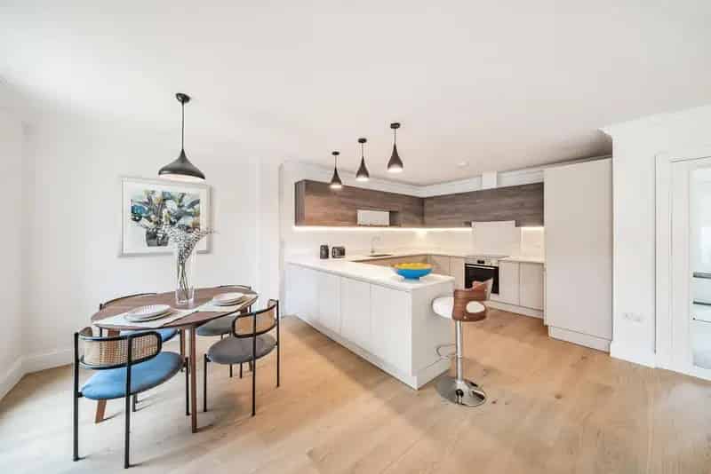 Luxury 3-Bedroom Townhouse with Private Garden and Parking