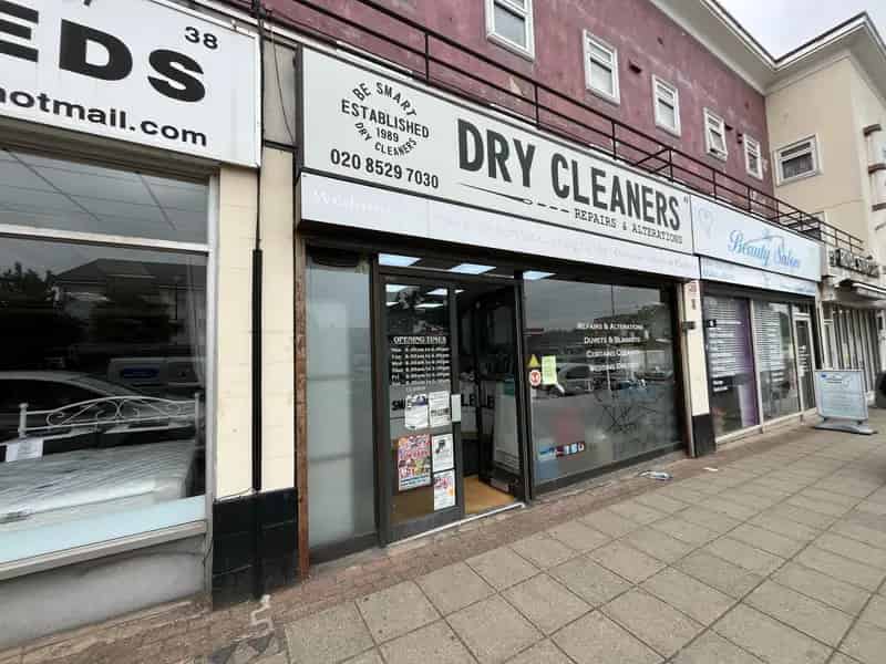 861 sq ft Retail Unit E4 - Class E Commercial Space with Parking